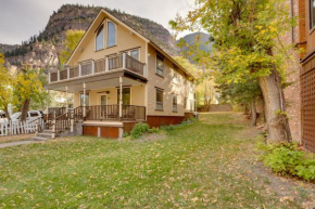 Patio and Mountain Views Central Ouray Getaway!